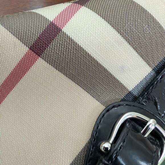 Authentic Burberry Nova Check Black Patent Leather shoulder bag. - Picture 9 of 13